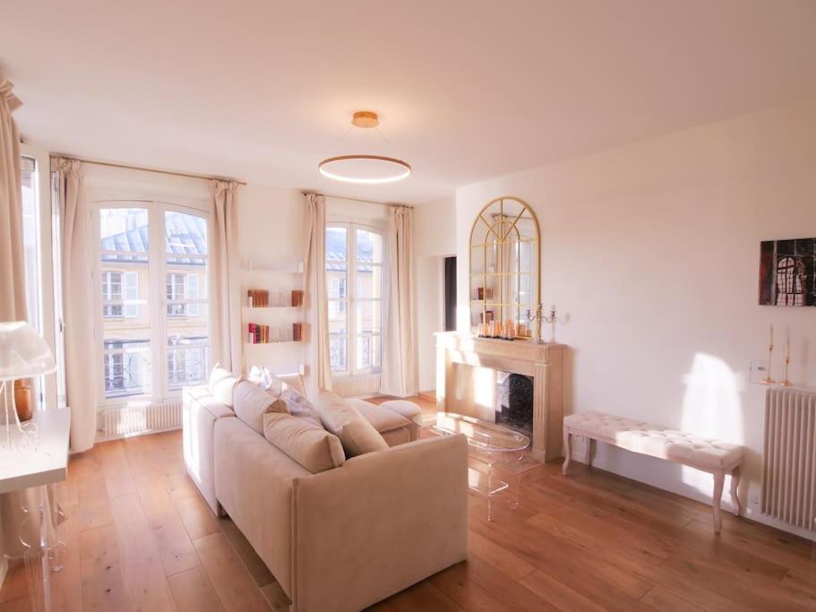Charme Et Modernite Au Coeur Du Quartier St Louis Apartment Versailles Exterior photo